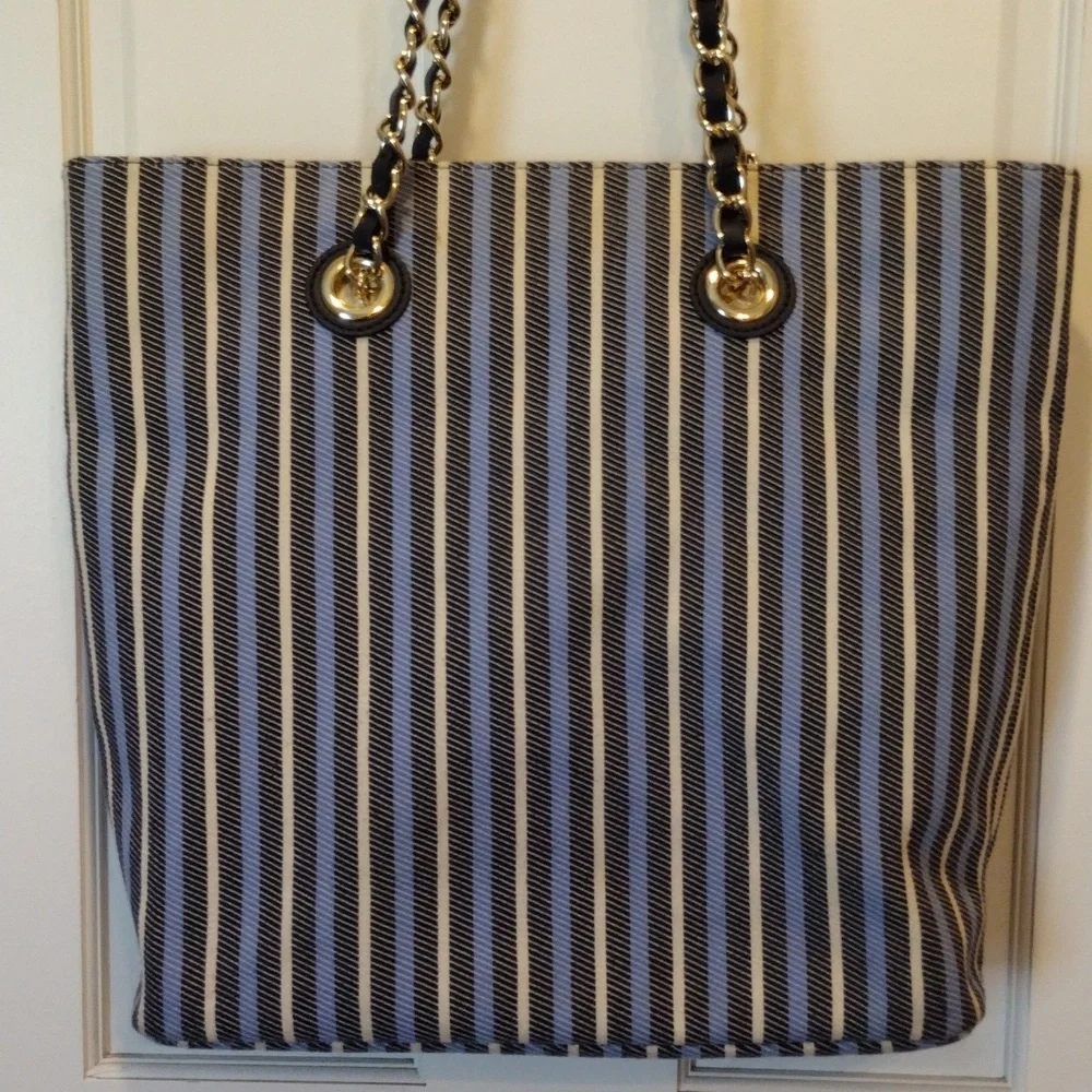 Talbots tote style purse. - Picture 4 of 13